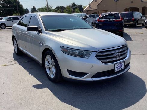 Used 2016 Ford Taurus SE FWD image 6