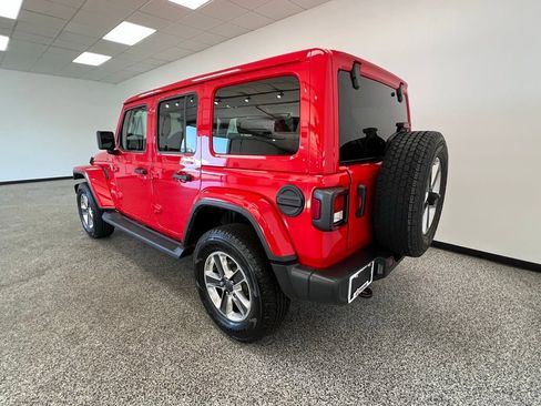 Used 2022 Jeep Wrangler Unlimited Sahara w/ Cold Weather Group image 18