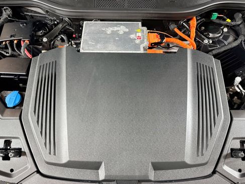 Used 2019 Audi e-tron Premium Plus w/ Cold Weather Package image 29