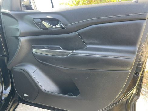 Used 2019 GMC Acadia SLT w/ Black Edition image 23