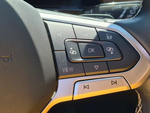 Used 2025 Volkswagen Atlas SE AWD/4WD image 21
