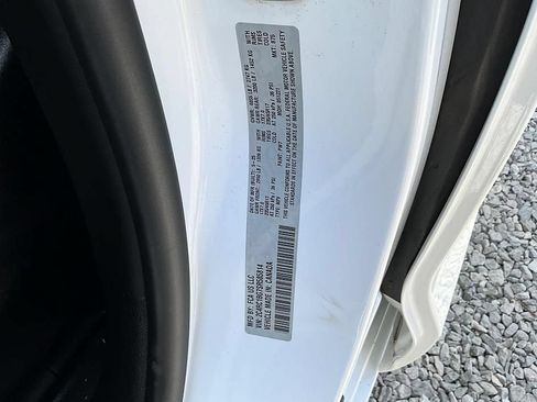 Used 2025 Chrysler Pacifica Select FWD image 39