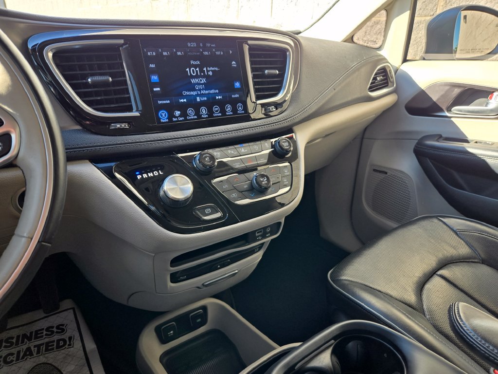 Used 2017 Chrysler Pacifica Limited FWD image 23