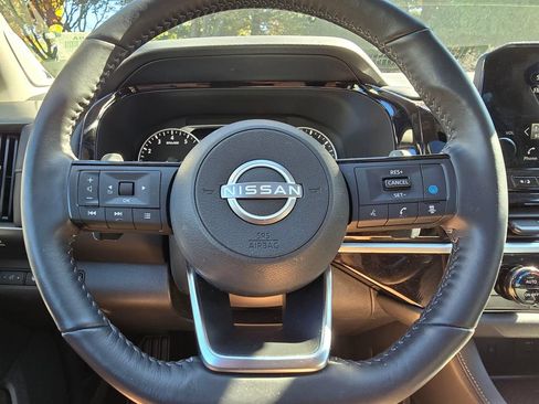 Used 2024 Nissan Pathfinder SL w/ SL Premium Package AWD/4WD image 16