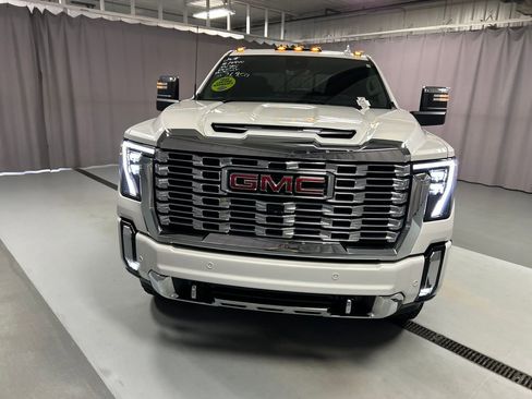 Used 2024 GMC Sierra 2500 Denali w/ Denali Reserve Package image 2