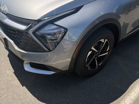 Used 2023 Kia Sportage LX AWD/4WD image 2