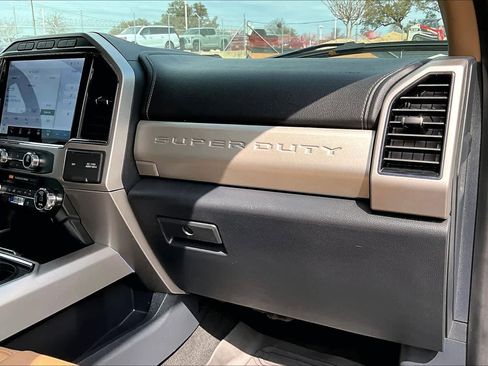 Certified 2022 Ford F250 Lariat w/ Tremor Off-Road Package image 19