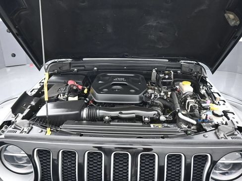 Used 2020 Jeep Wrangler Unlimited Sahara AWD/4WD image 46