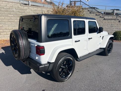 Used 2022 Jeep Wrangler Unlimited Sahara w/ Cold Weather Group image 3