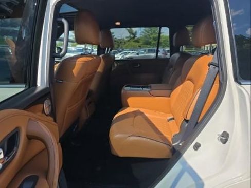 Used 2024 INFINITI QX80 Sensory AWD/4WD image 4