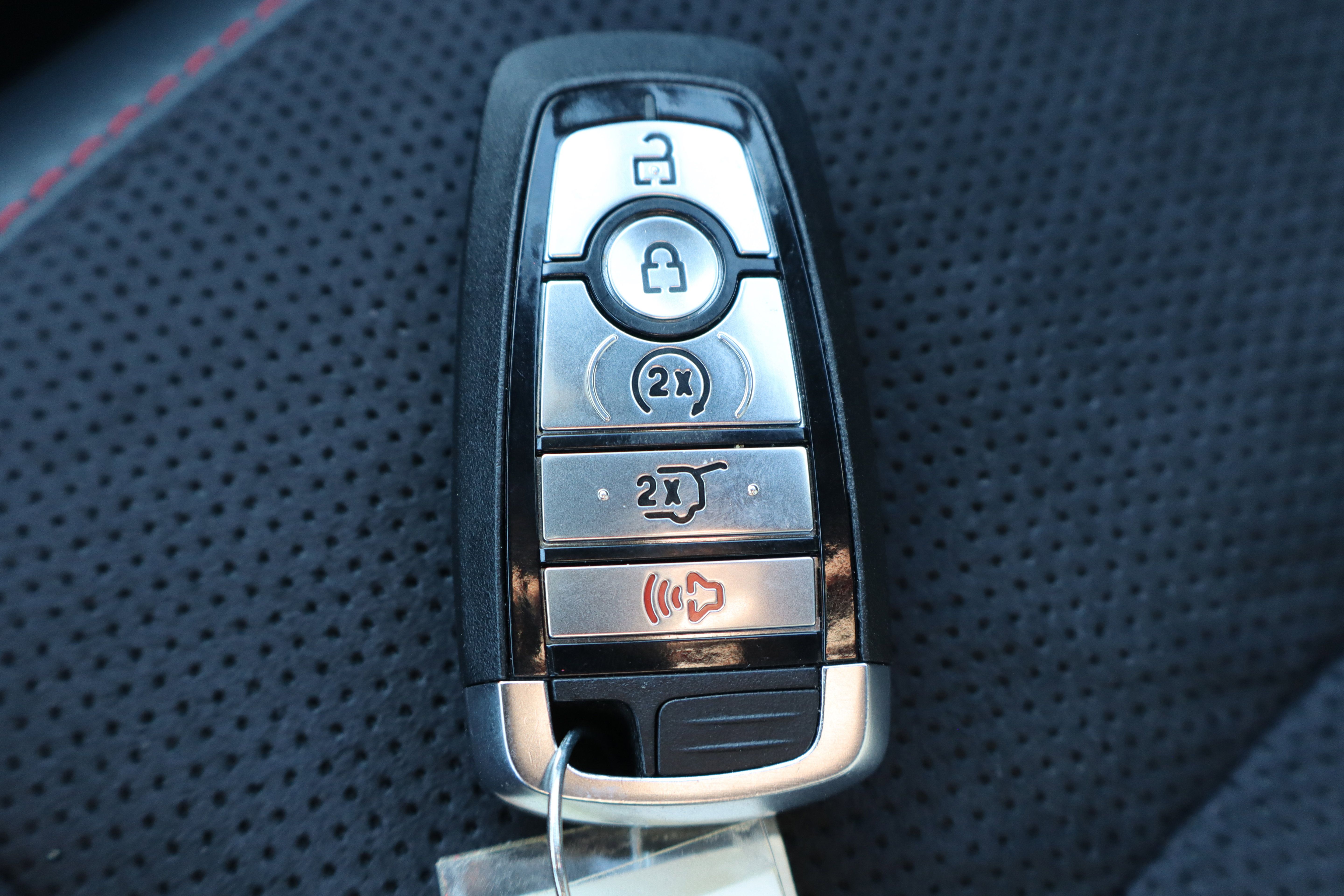 Used 2025 Ford Explorer ST AWD/4WD image 37