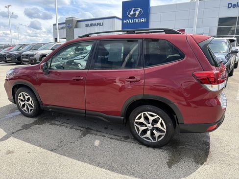 Used 2021 Subaru Forester Premium AWD/4WD image 8