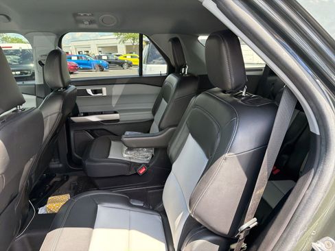 Certified 2022 Ford Explorer XLT w/ Equipment Group 202A RWD image 9