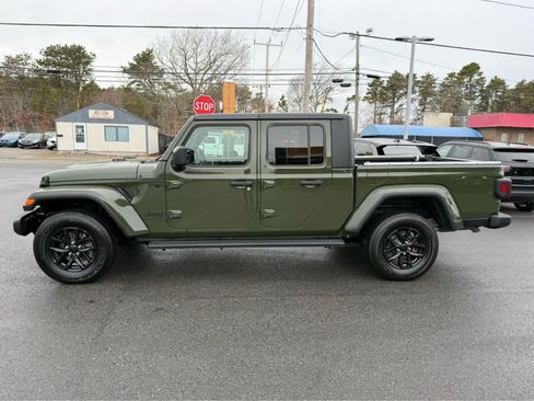 Used 2021 Jeep Gladiator Sport image 4