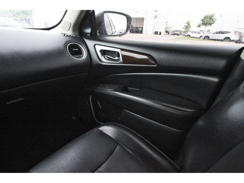 Used 2020 Nissan Pathfinder Platinum FWD image 13