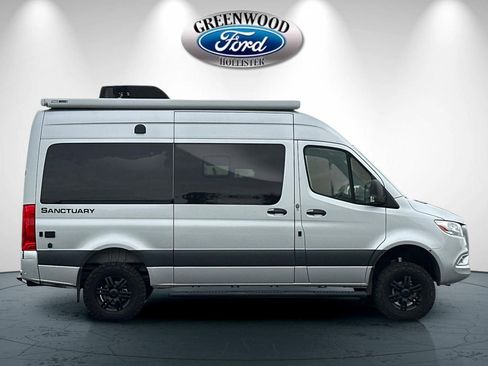 Used 2023 Mercedes-Benz Sprinter 2500 image 3