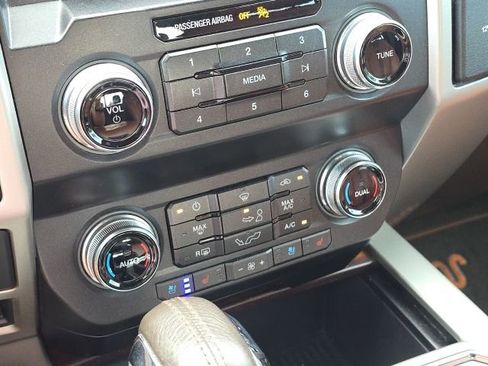 Used 2019 Ford F150 King Ranch w/ Equipment Group 601A Luxury AWD/4WD image 34