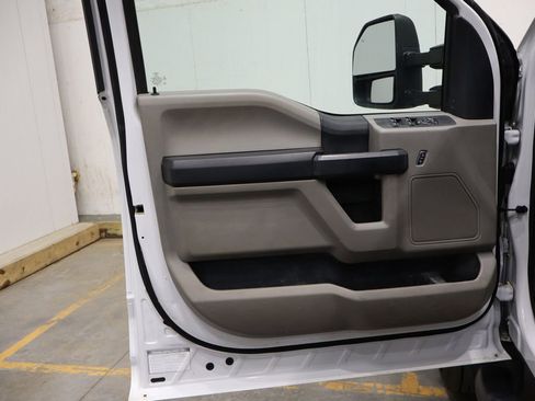 Used 2018 Ford F550 2WD Crew Cab Super Duty image 14