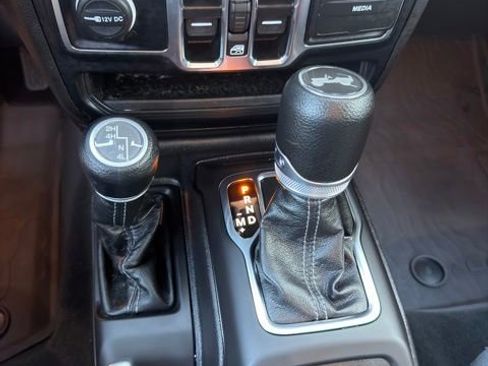 Used 2024 Jeep Wrangler Unlimited Sahara AWD/4WD image 15