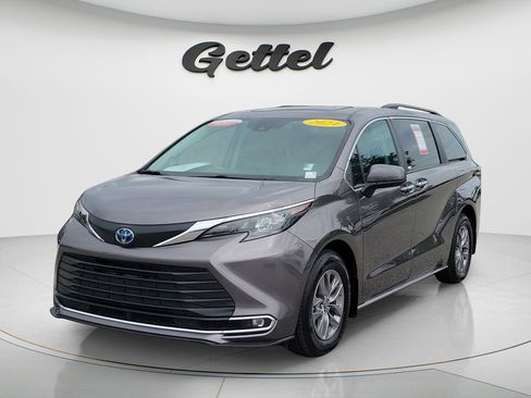 Certified 2024 Toyota Sienna XLE w/ XLE Plus Package FWD image 1