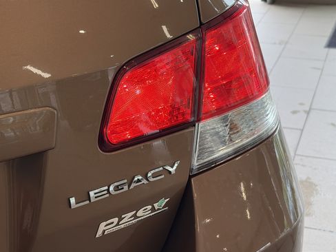 Used 2011 Subaru Legacy 2.5i Limited AWD/4WD image 8