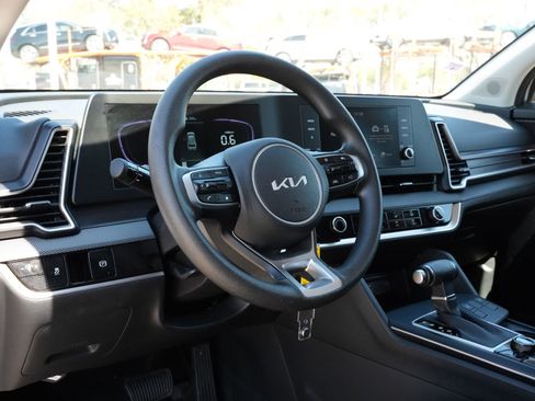 Used 2025 Kia Sportage LX image 16