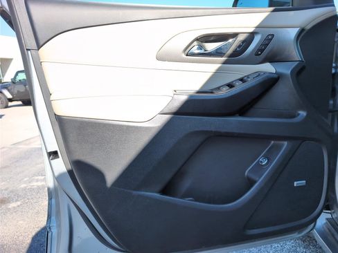 Used 2023 Chevrolet Traverse Premier image 11