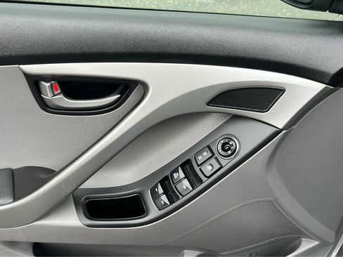 Used 2016 Hyundai Elantra SE image 22