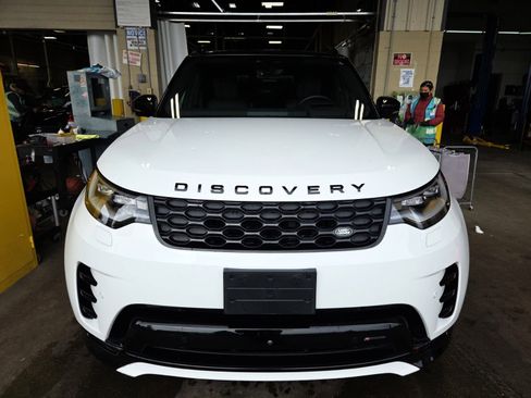 Used 2023 Land Rover Discovery HSE R-Dynamic AWD/4WD image 2