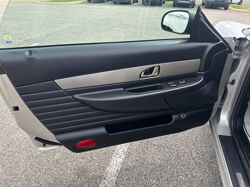 Used 2004 Ford Thunderbird RWD image 18