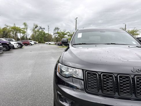 Used 2021 Jeep Grand Cherokee Laredo X image 9
