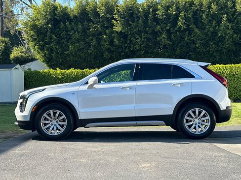 Used 2022 Cadillac XT4 Premium Luxury w/ Safety Alert Package FWD image 2