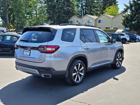Certified 2023 Honda Pilot Touring image 13