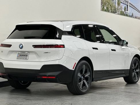 Used 2024 BMW iX xDrive50 AWD/4WD image 4