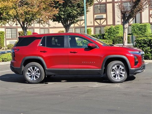 New 2026 Chevrolet Equinox LT image 3