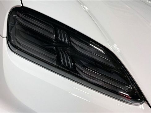 New 2026 Porsche Macan 4 Electric image 23