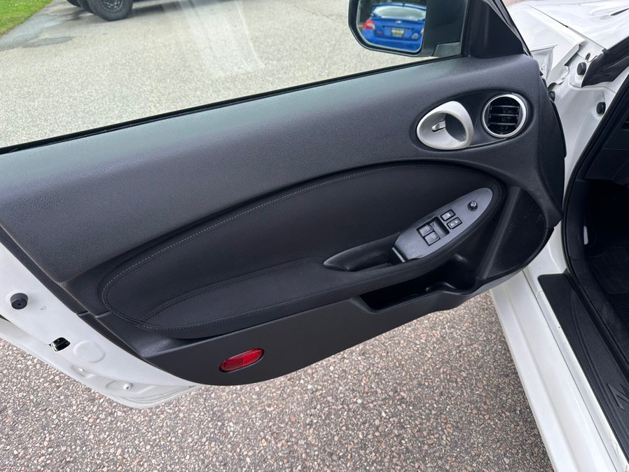 Used 2013 Nissan 370Z Coupe w/ Sport Pkg RWD image 9