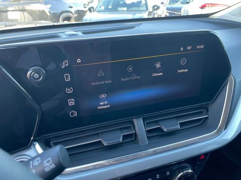 Used 2025 Chevrolet Trax LT image 21