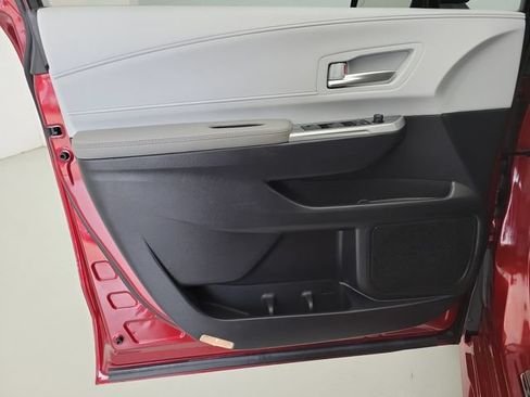 Used 2025 Toyota Sienna XLE w/ XLE Plus Package FWD image 21