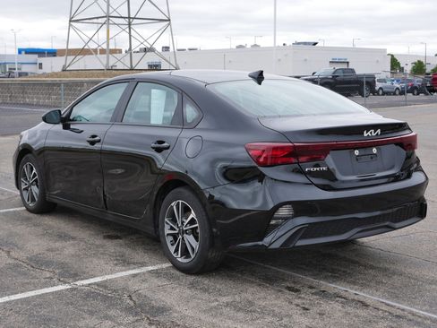 Used 2023 Kia Forte LXS FWD image 3