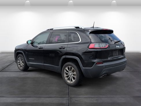 Used 2019 Jeep Cherokee Latitude Plus w/ Comfort/Convenience Group FWD image 3