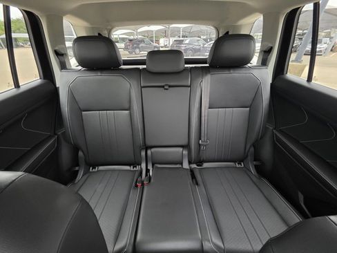 Used 2022 Volkswagen Tiguan SE image 9