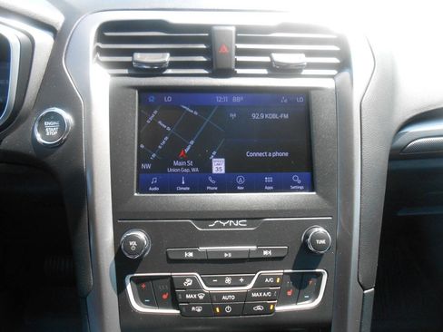 Used 2019 Ford Fusion SE AWD/4WD image 11