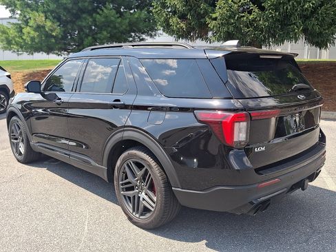 Used 2025 Ford Explorer ST AWD/4WD image 7