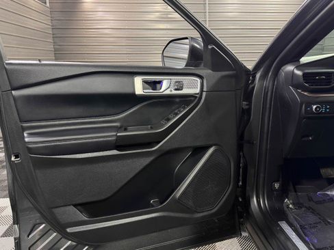 Used 2020 Ford Explorer Limited image 32