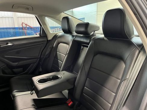 Used 2024 Volkswagen Jetta SE FWD image 17