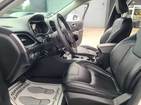 Used 2022 Jeep Cherokee Latitude Lux w/ Mopar Interior Package AWD/4WD image 14