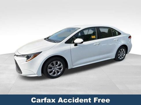 Used 2025 Toyota Corolla LE FWD image 3
