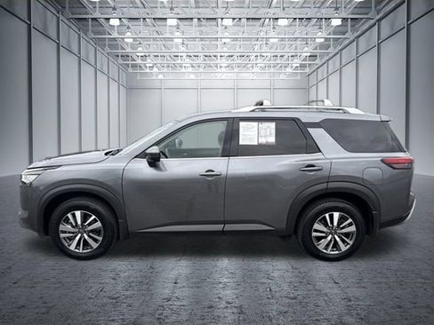 Used 2024 Nissan Pathfinder SL AWD/4WD image 2