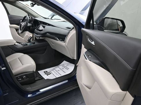Used 2021 Cadillac XT4 Premium Luxury AWD/4WD image 22
